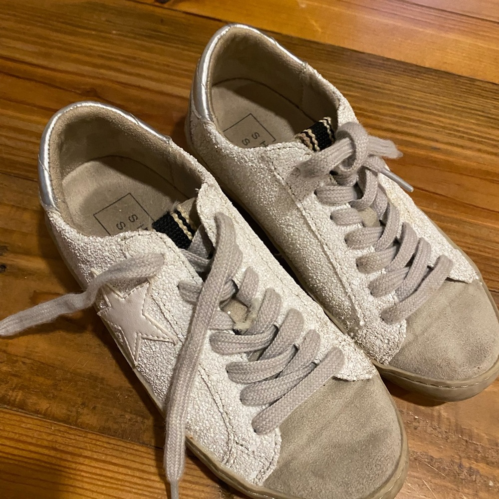 ShuShop Kids Sneakers in White and Gray